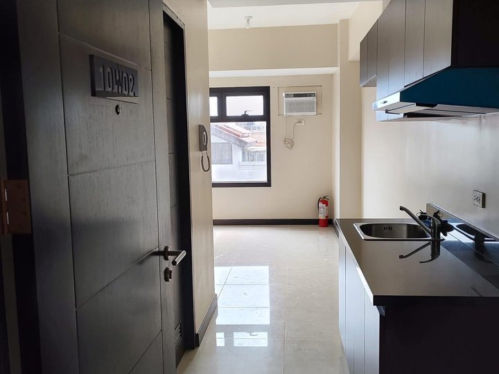 RUSH Studio Unit with Parking for Sale in Aurora Escalades Cubao Quezon City