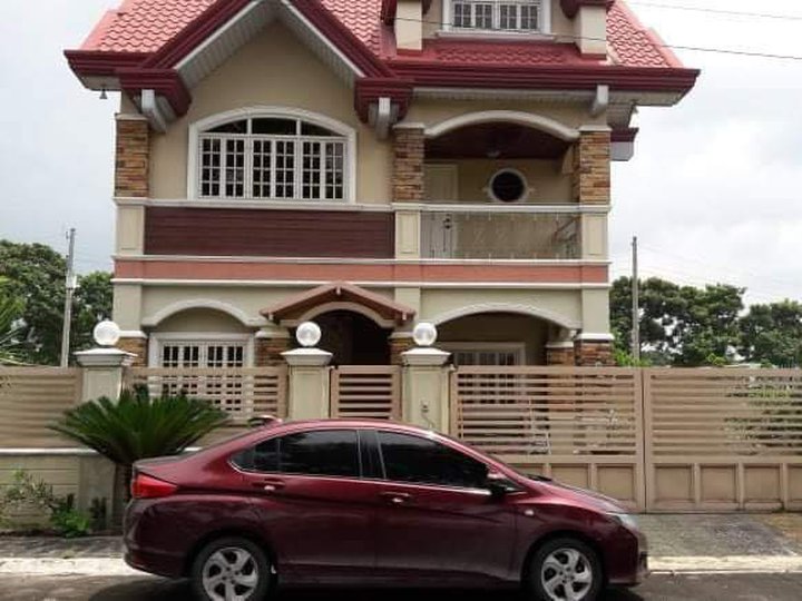 Pre-Owned 6-bedroom House and Lot for Sale in Lakeshore Pampanga