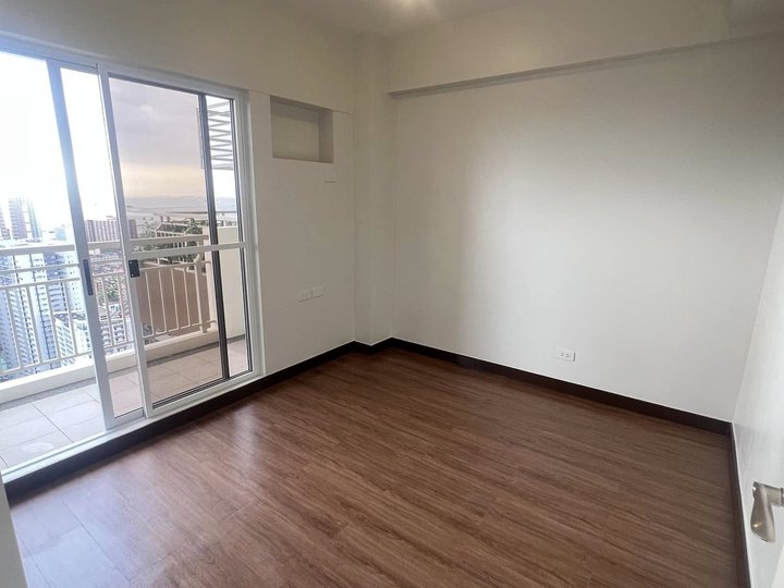 "Hassle-Free Move! 2BR Condo in DMCI The Aston Place Pasay For Sale!"