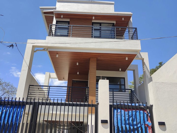 FOR SALE: 2-STOREY SINGLE DETACHED HOUSE & LOT