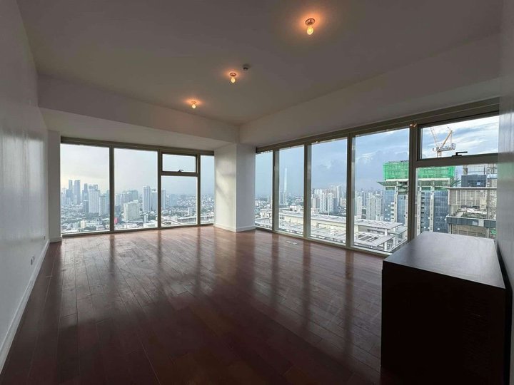 FOR SALE: PENTHOUSE in GRAND HYATT 143M