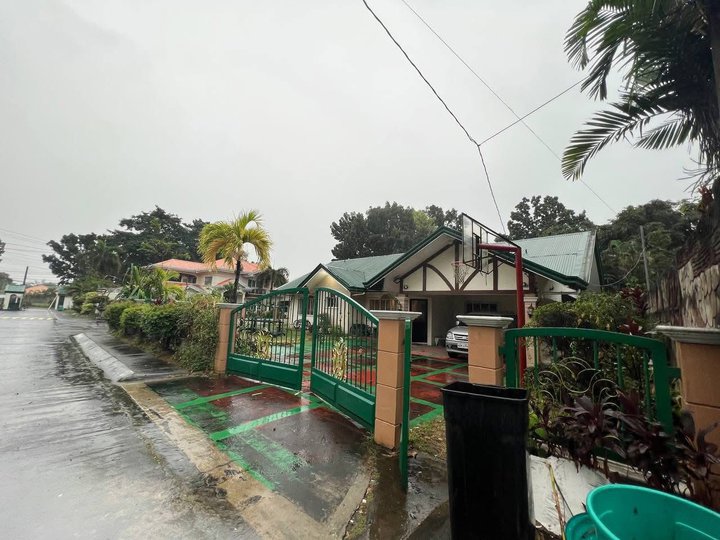 FOR SALE CORNER BUNGALOW HOUSE AND LOT WITH HUGE GARDEN IN ANGELES CITY NEAR CLARK