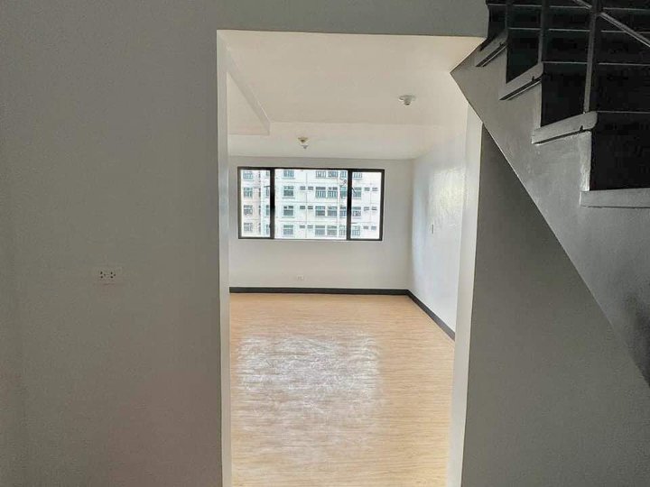 Own Your Familys Future 2BR Unit at Cambridge Village for Just 4,082,000!