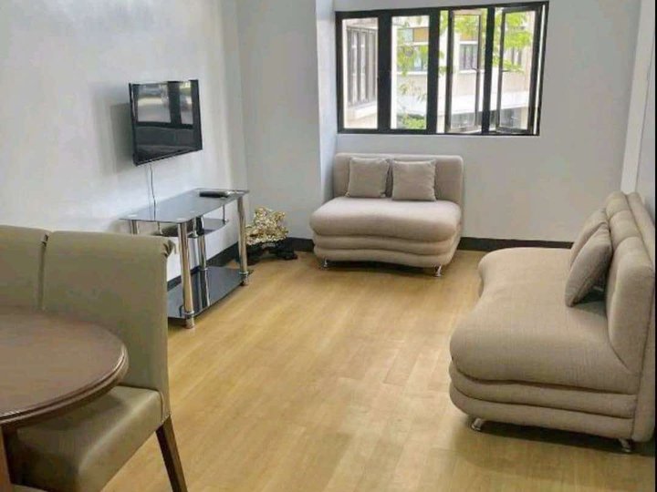 Live Elevated: 1BR Loft-Type Condo at Cambridge Village for Only 2,900,000!