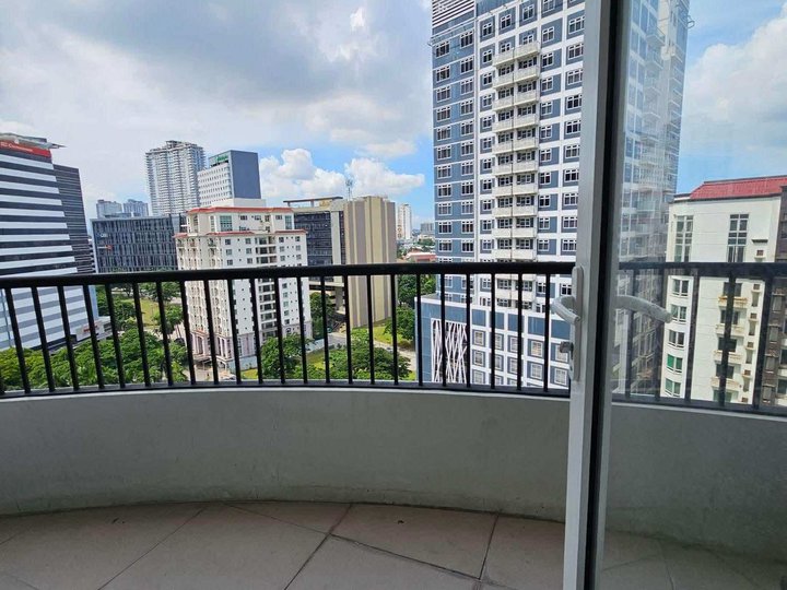 FS/FR Calyx Residences Studio Corner 42sqm Balcony Furnished Ayala CBP