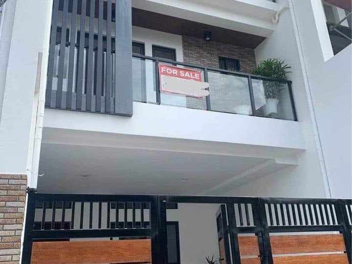 5 bedroom Semi-furnished Townhouse - UP Village Quezon City