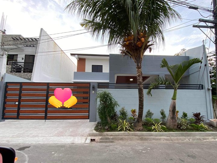 5-bedroom Single Attached House For Sale in Las Piñas Metro Manila