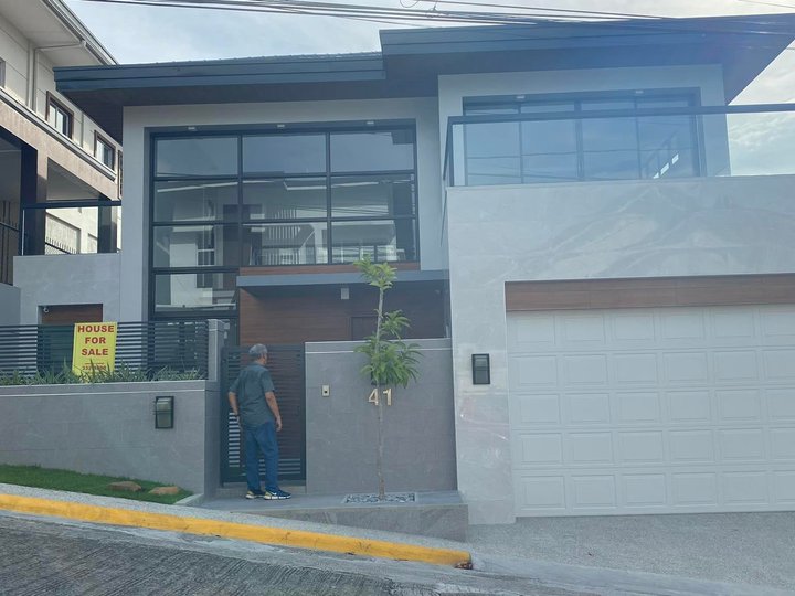 5 Bedroom House and Lot with Semi Furnished for Sale in Quezon City