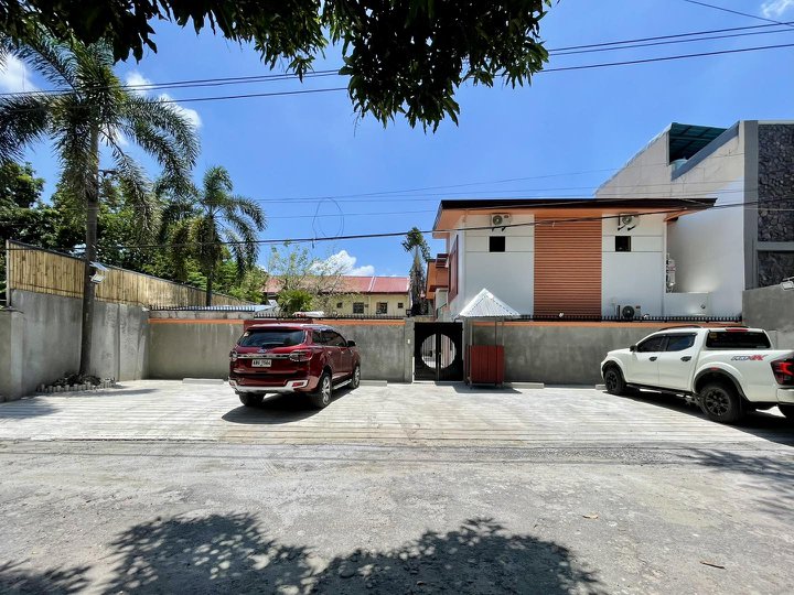 FOR SALE OR LEASE NEWLY BUILT POOL VILLAS IN ANGELES CITY NEAR CLARK AND FIELDS AVENUE