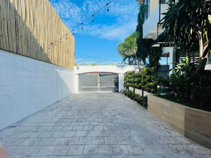 TROPICAL VILLAS 9 ROOM COMPOUND IN ANGELES CITY NEAR CLARK (LEASE OR SALE)