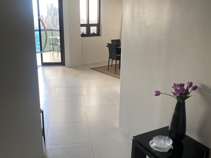 Luxury 2BR Penthouse for Sale in BGC | Icon Residences Taguig with Golf & Skyline View