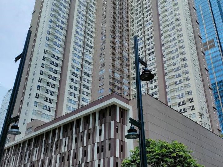 1 Bedroom Unit with Parking for Sale in The Montane, BGC