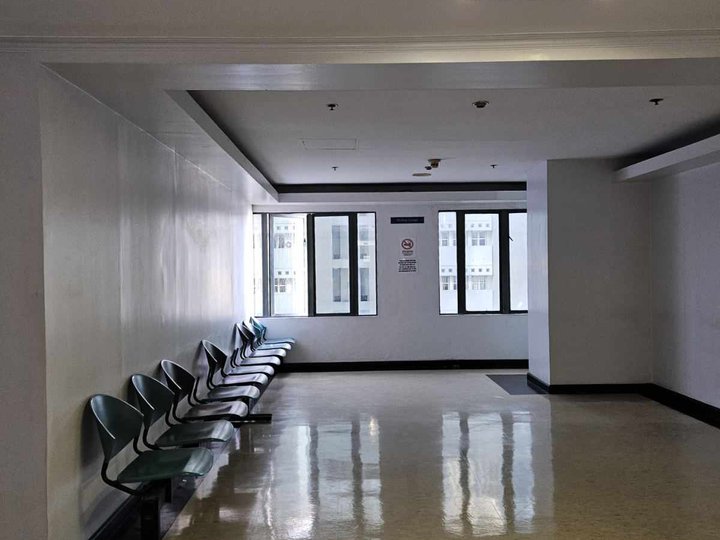 Rush 43 sqm + parking Office for sale Medical Plaza Ortigas Pasig City