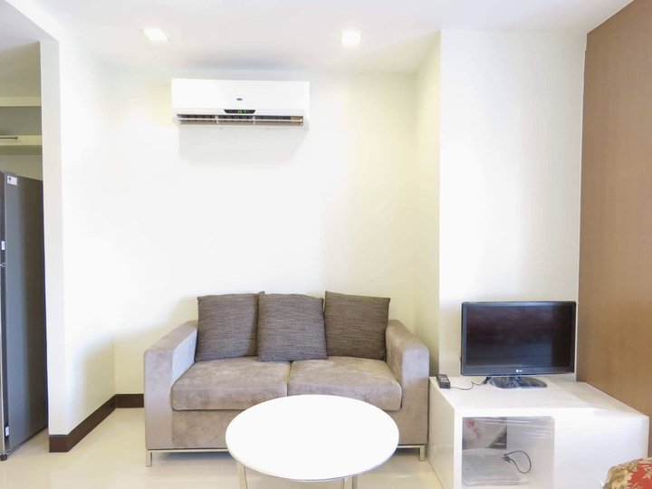 32 sqm 1 Bedroom Condo Unit For Sale in One Central Salcedo Village Makati Metro Manila