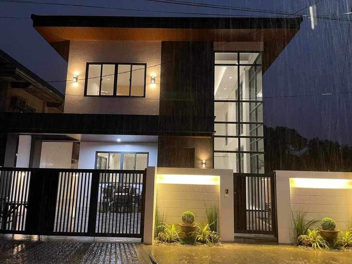4BR Townhouse For Sale in FILINVEST Quezon City / QC Metro Manila