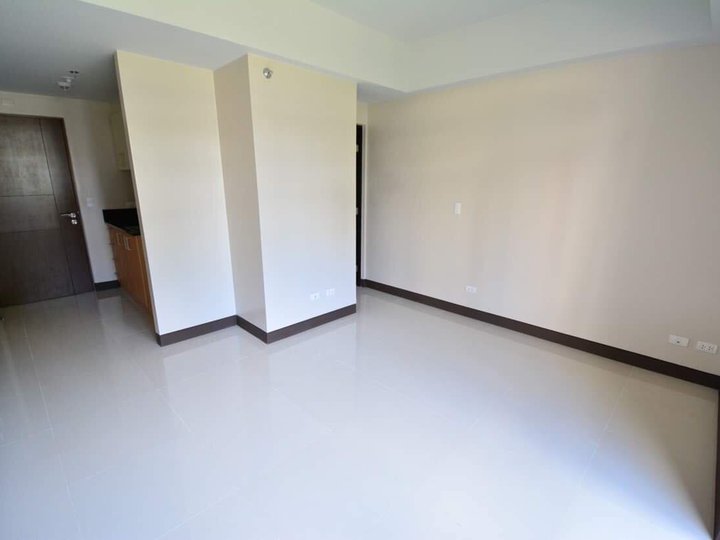 Ready for Occupancy High End Condo Studio 30 sqm with balcony 20K/ma