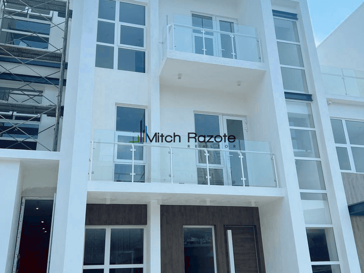 4 Bedroom Luxury Townhouse For Sale in M Residences Capitol Hills Quezon City