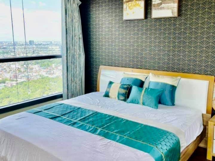 Chic Fully Furnished 2-Bedroom Condo For Sale at Shang Salcedo Place, Salcedo Village, Makati