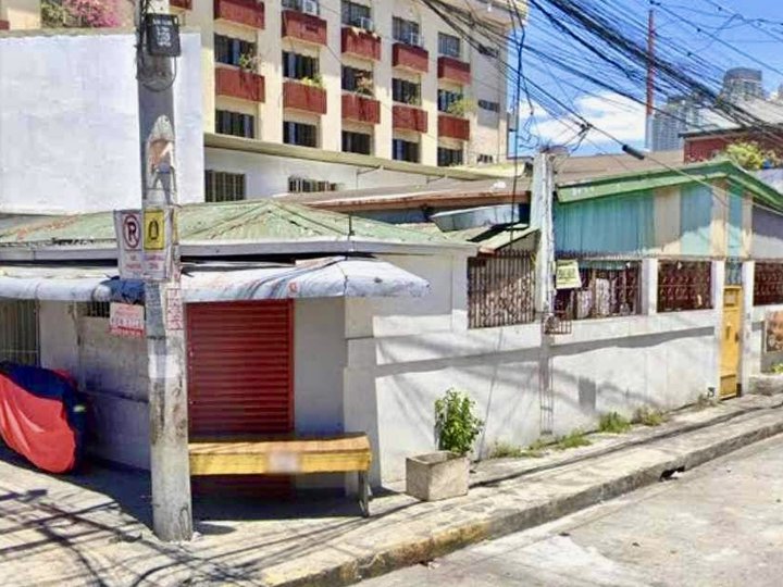 Corner Lot with Old Structure For Sale in Bangkal, Makati near EDSA and SLEX