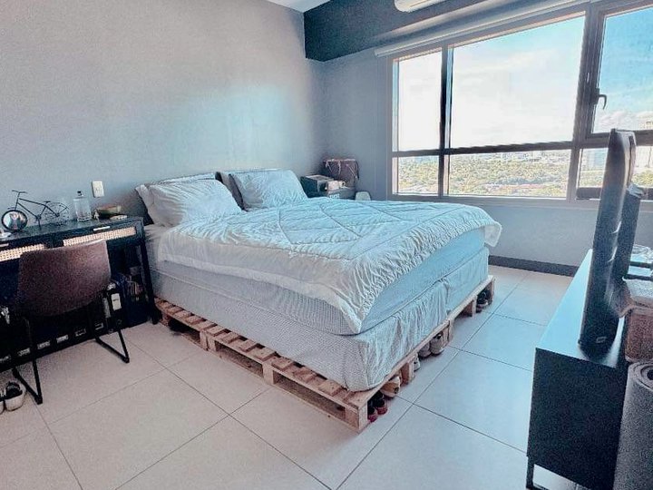 Fully Furnished 2 Bedroom Condo For Sale / For Rent in Makati The Residences at Greenbelt, TRAG