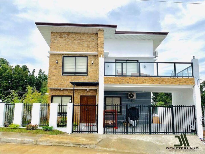 House and lot for sale over-looking Mount Makiling/ Tagaytay view