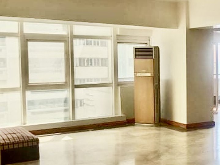 330 sqm 4 Bedroom Condo Unit For Sale in Washington Tower Entertainment City Paranaque
