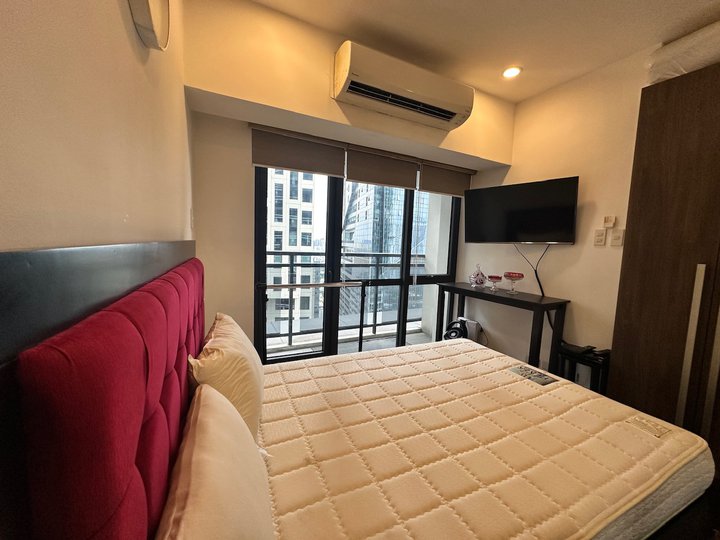 Charming Fully Furnished 1 Bedroom Unit For Sale at The Milano Residences Century City Makati