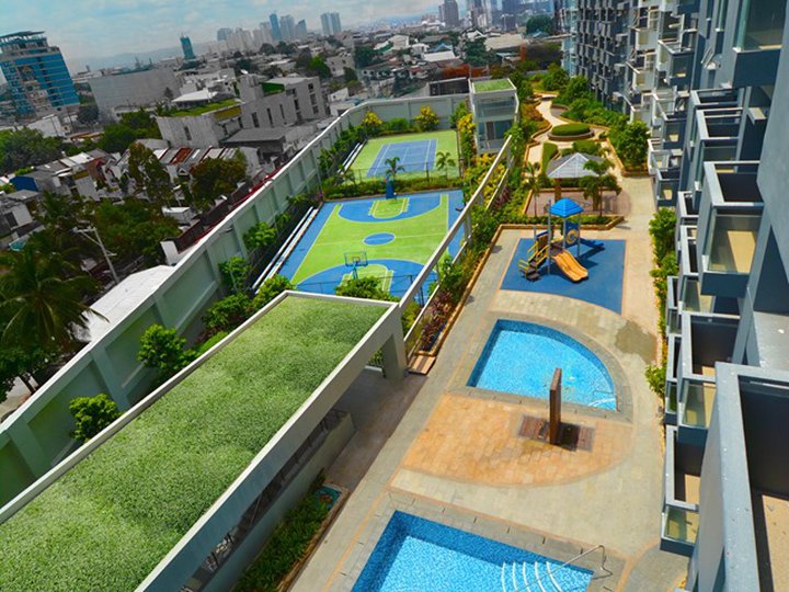 Rent-to-own Studio 30 sqm w/ balcony Condo inside Araneta City Cubao