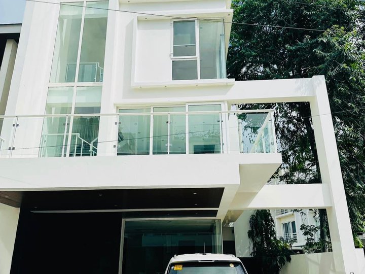 HOUSE AND LOT FOR RENT IN MAHOGANY PLACE 3 ACACIA ESTATE TAGUIG CITY