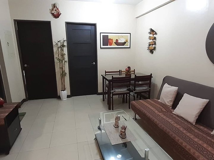 2 Bedrooms Fully Furnished in The Redwoods, Fairview Quezon City.