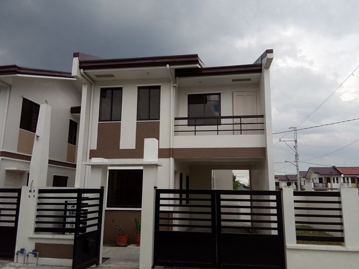 Ready for Occupancy House and lot for sale in Centennial Road Kawit