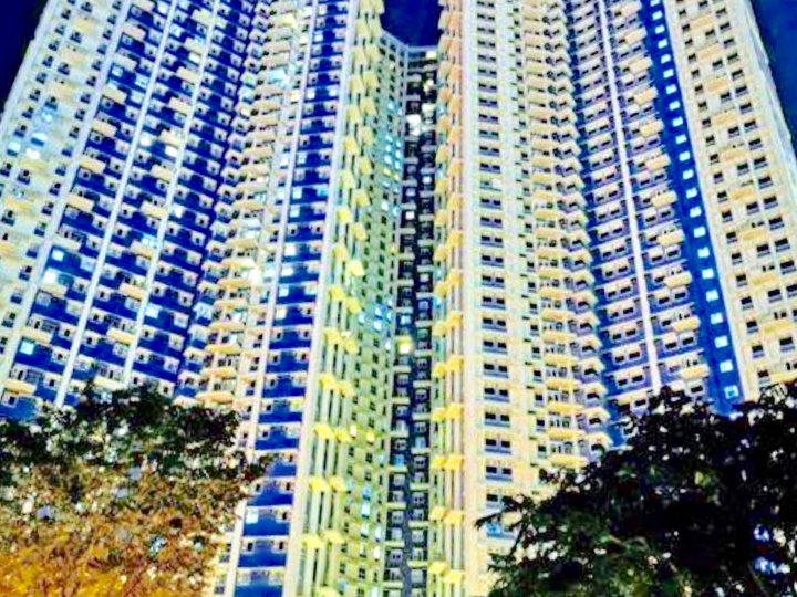 For Sale!  3 Bedrooms in Trion Tower BGC Taguig City near SM Aura