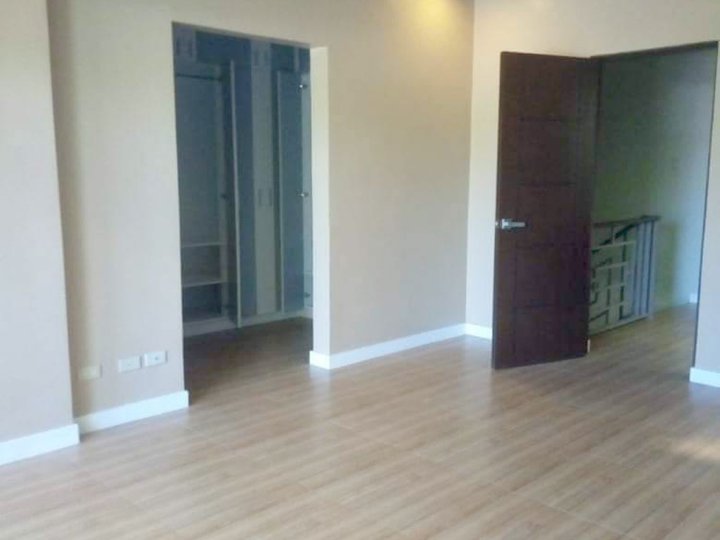 4-bedroom House For Sale in BF REORT Las Piñas Metro Manila