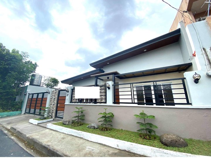 Sprawling Bungalow House For Sale in Moonwalk Village Las Piñas House