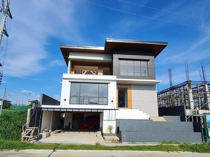 FOR SALE: Mondia, Nuvali, 2 Storey House and Lot