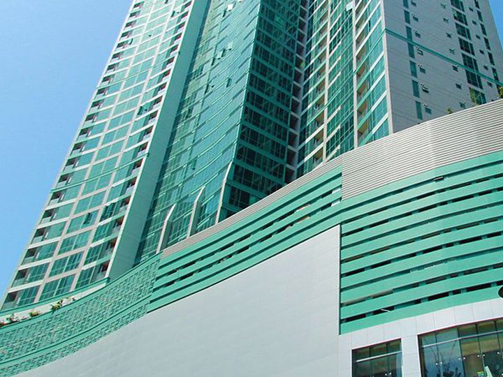 1BR Unit For Sale in 8 Forbes Town, BGC Taguig