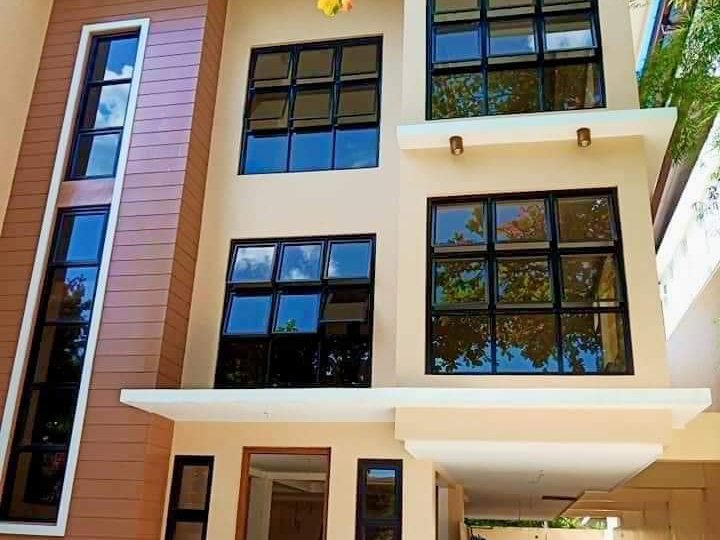 HOUSE FOR SALE IN CINCO HERMANOS NEAR KATIPUNAN QUEZON CITY