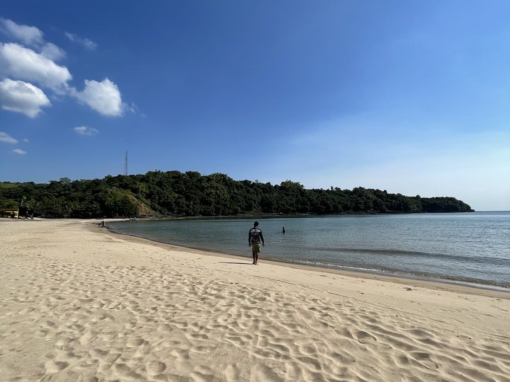 Overlooking the Beach LOT FOR SALE in Bataan