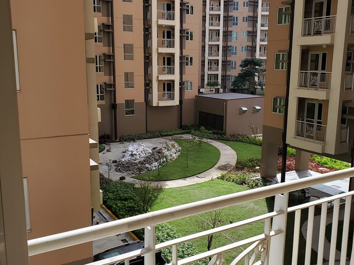 Mid Rise 2 Bedroom with balcony Condo in Pasig Rochester Garden near BGC Taguig City