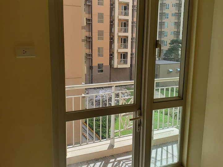 P25000 month for 3-BR 58 sqm with balcony NO DOWN PAYMENT Condominium