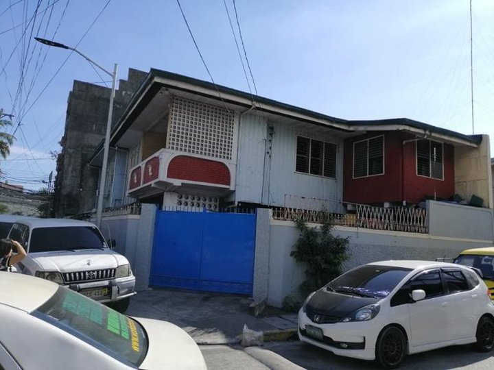 LOT  with Old Structure House For Sale in Bangkal Makati City