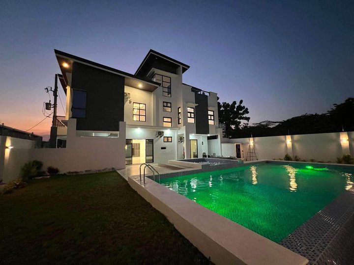 BRAND NEW HOUSE IN MULTINATIONAL FOR SALE!