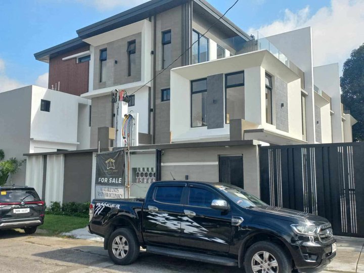 Ready For Occupancy 5-bedroom Townhouse For Sale in Abelardo, Paranaque