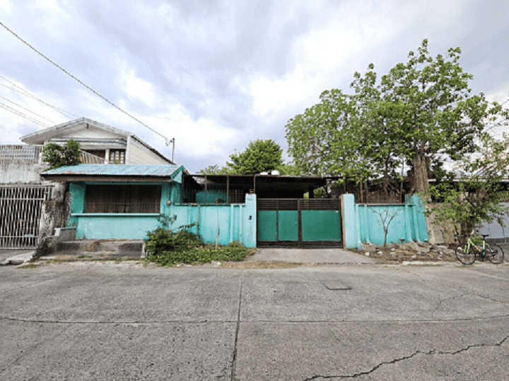 280sqm Bungalow for Demolition for Sale in BF Almanza Village Las Pinas City