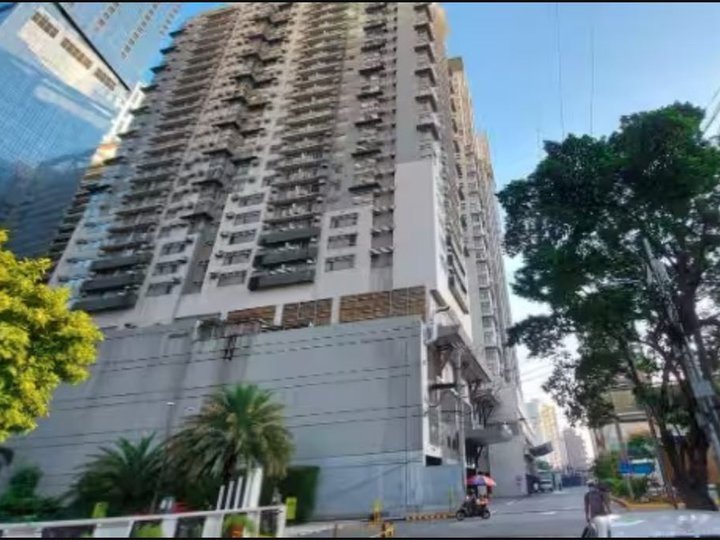 Foreclosed 52.27 sqm 2-bedroom Residential Condo For Sale in Makati