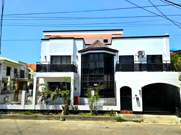 FOR SALE: Newly repainted House and Lot in Multinational Village Paranaque Near NAIA