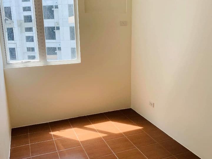25K per month 2 Bedrooms Condo connected to Boni Mandaluyong MRT