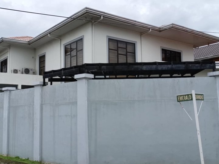 Single detached house and lot for sale 6-bedroom in Medicion Imus Cavite