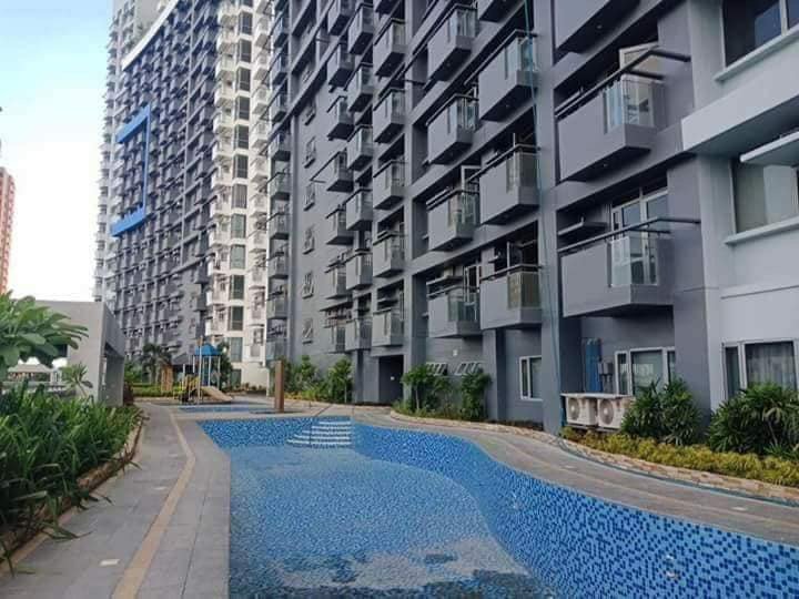 PENTHOUSE 2 Bedrooms with balcony Condo in Manhattan Heights Cubao