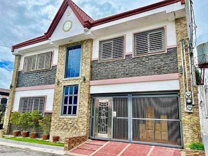9-bedroom Single Attached House for Sale in BF Resort Village Talon Las Pinas